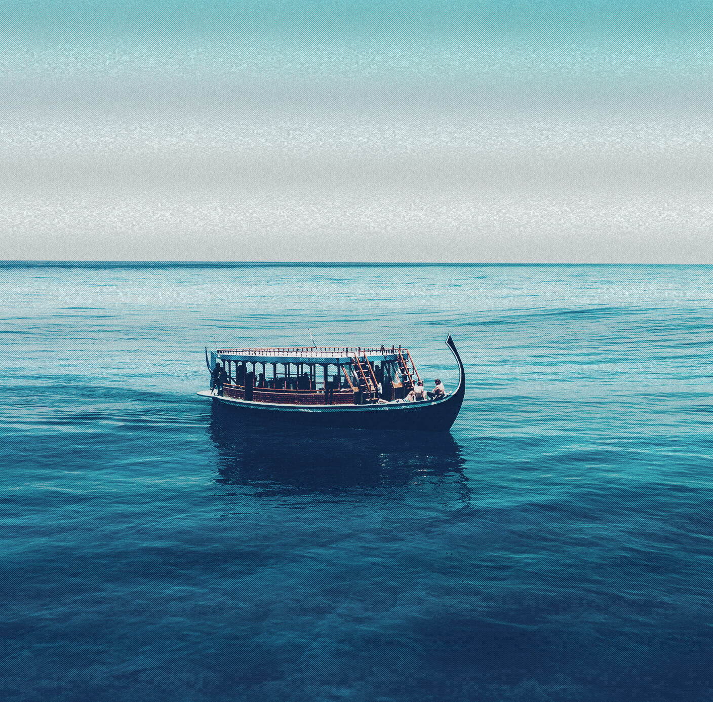 traditional local dhoni boats
