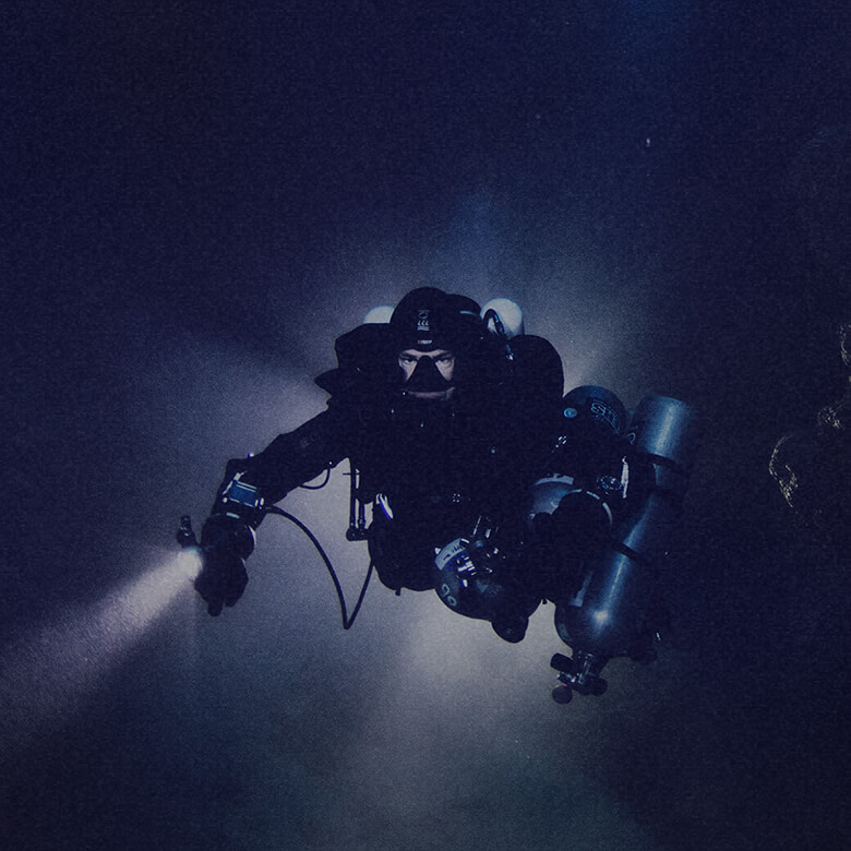 BUCEO CONTRA <br>DESTRUCCIÓN